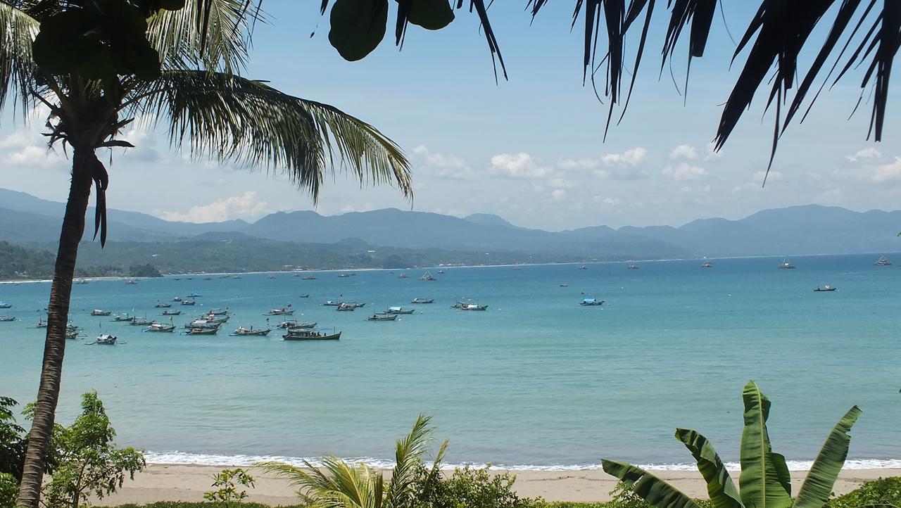 Ketapang Resort Karanghawu Buitenkant foto