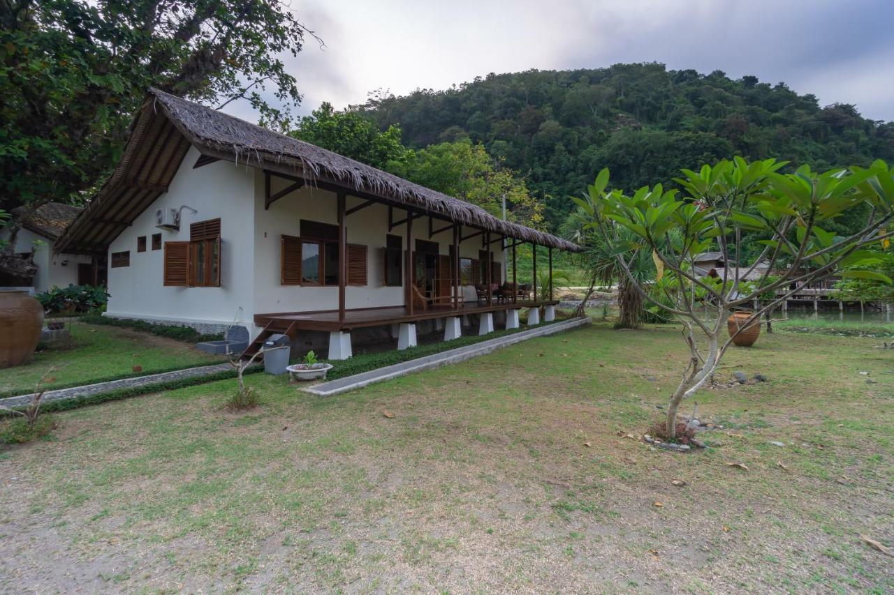 Ketapang Resort Karanghawu Buitenkant foto